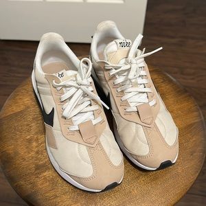 Nike Air Max Pre-Day - Size 8